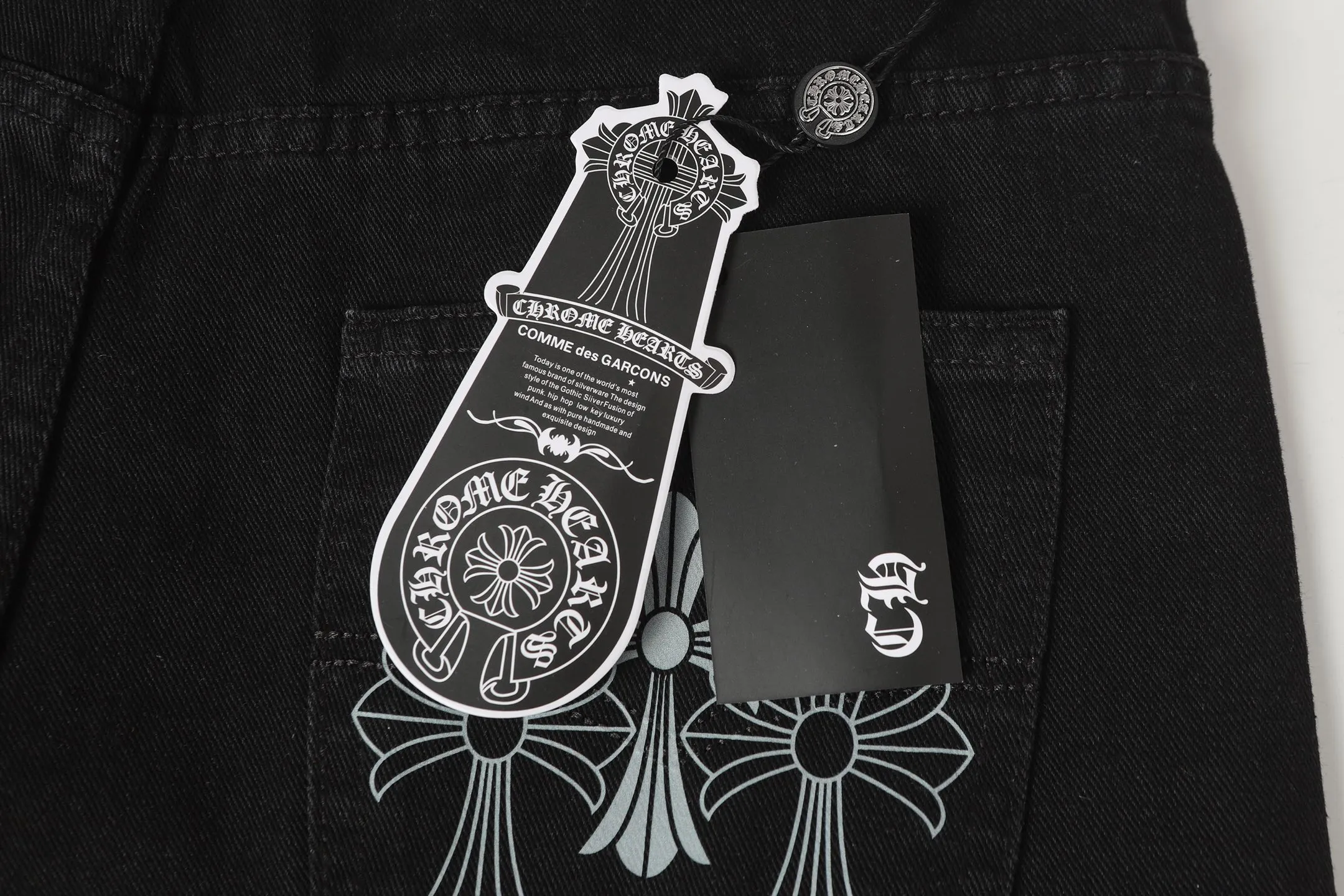 P240 Cross-border quantity model, please do not place an order if you are pursuing quality - Chrome Hearts/Chrome Heart Cross ✝️ Inlaid embroidered washed jeans, trousers and casual pants - High weight, high density and high quality. The wool is soft, delicate and skin-friendly. It feels soft and silky. It has excellent warmth and skin-friendly properties. - Customized weaving and dyeing, no color difference. No matter the fabric or workmanship details, it beats the ordinary version on the market. - Hardware zipper accessories are all customized, full of details -Colour: washed black -Size: 28 30 32 34 36